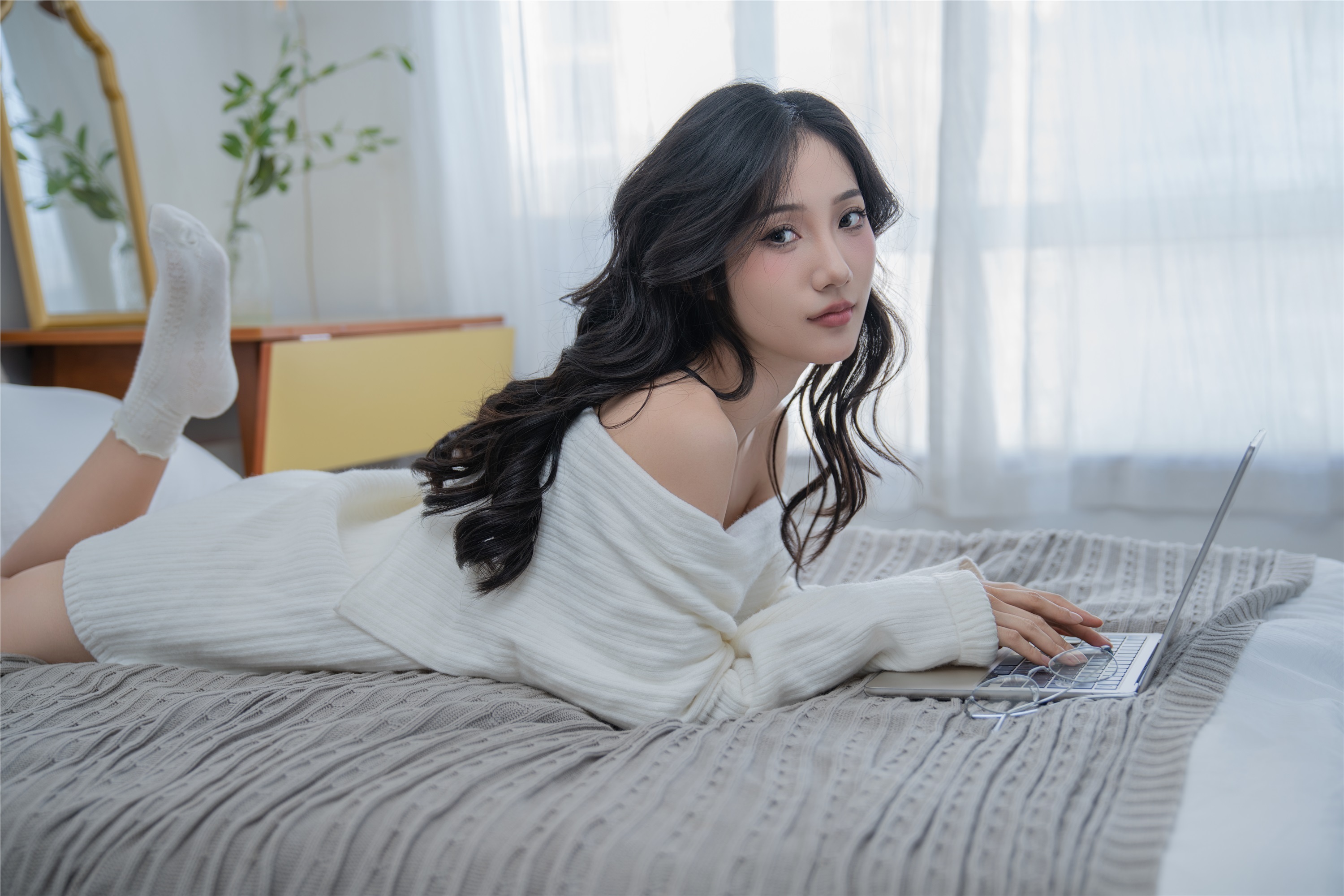 YITUYU艺图语 2025.01.19 白色毛衣 o1ne万